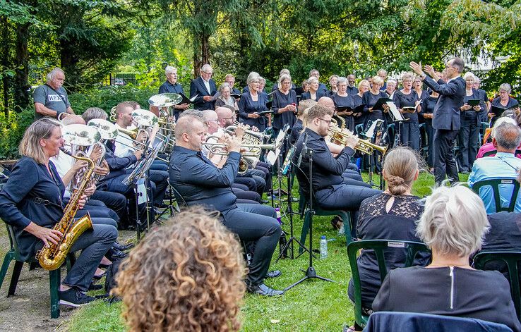 In beeld: Gevallenen Oost-Azië herdacht in Park Eekhout - Foto: Obbe Bakker