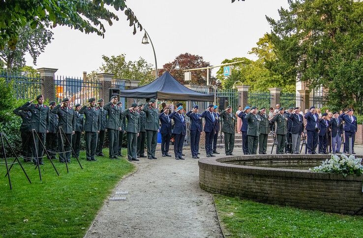 In beeld: Gevallenen Oost-Azië herdacht in Park Eekhout - Foto: Obbe Bakker