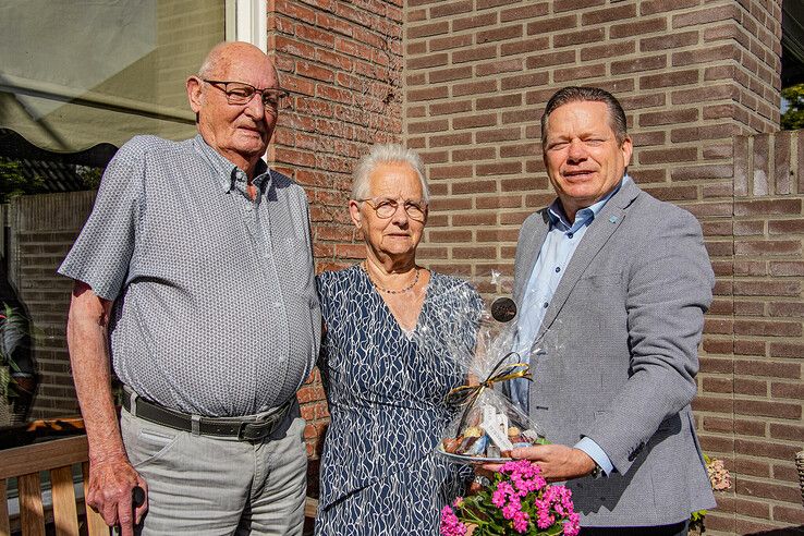 Jan en Jannie Buitenhuis vieren 60-jarig huwelijk in Zwolle-Zuid - Foto: Obbe Bakker