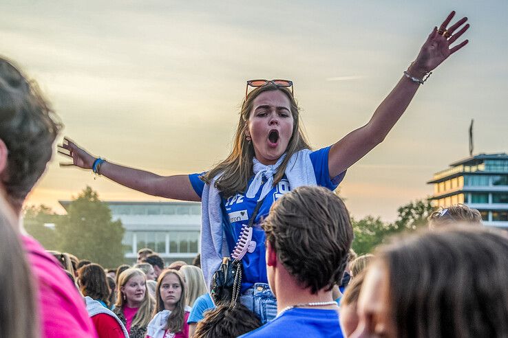 Zwolse introductieweek voor hbo’ers afgetrapt in Park de Wezenlanden, vanavond gratis concert voor iedereen - Foto: Obbe Bakker