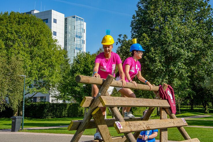 In beeld: Eerstejaarstudenten doen mee aan Introlympics tijdens Zwolse introductieweek - Foto: Obbe Bakker