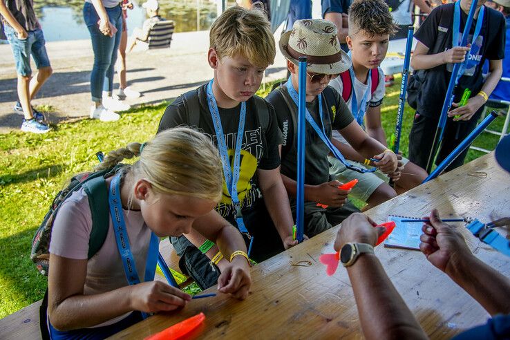 In beeld: Grote belangstelling van kinderen voor hengelsport, grote zorgen over beleid gemeente Zwolle - Foto: Obbe Bakker