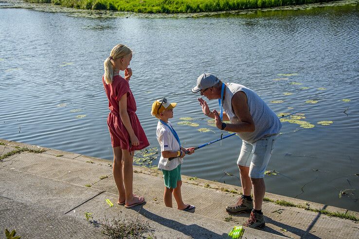 In beeld: Grote belangstelling van kinderen voor hengelsport, grote zorgen over beleid gemeente Zwolle - Foto: Obbe Bakker