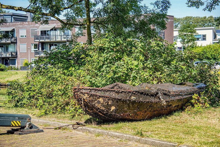 In beeld: Tientallen scheepswrakjes uit Nieuwe Vecht getakeld - Foto: Obbe Bakker