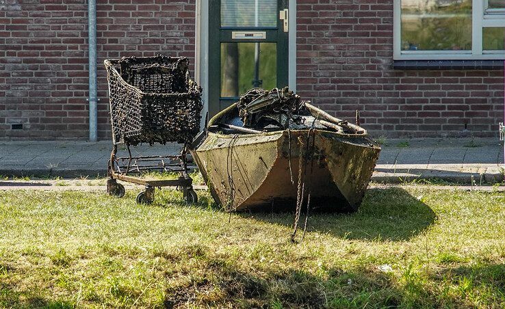 In beeld: Tientallen scheepswrakjes uit Nieuwe Vecht getakeld - Foto: Obbe Bakker