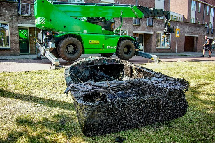 In beeld: Tientallen scheepswrakjes uit Nieuwe Vecht getakeld - Foto: Obbe Bakker