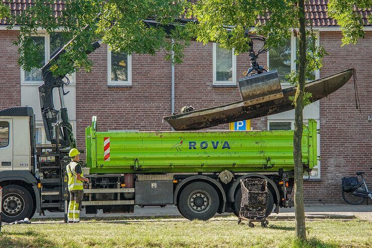 In beeld: Tientallen scheepswrakjes uit Nieuwe Vecht getakeld - Foto: Obbe Bakker