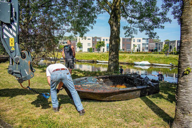 In beeld: Tientallen scheepswrakjes uit Nieuwe Vecht getakeld - Foto: Obbe Bakker