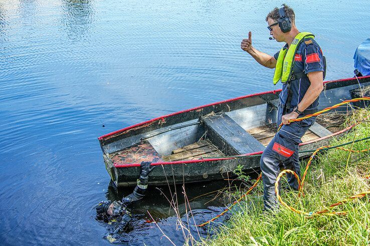 In beeld: Tientallen scheepswrakjes uit Nieuwe Vecht getakeld - Foto: Obbe Bakker