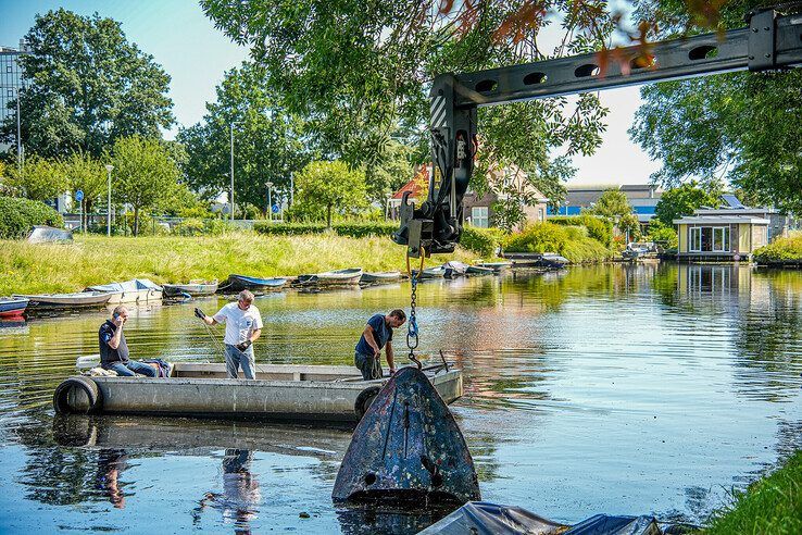 In beeld: Tientallen scheepswrakjes uit Nieuwe Vecht getakeld - Foto: Obbe Bakker