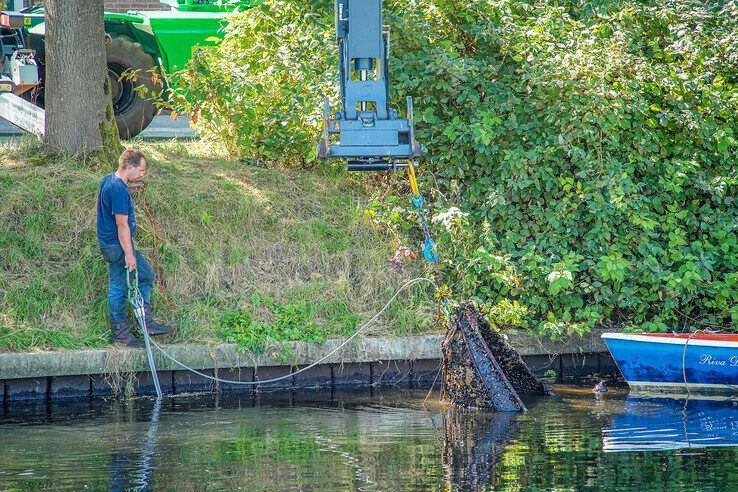 In beeld: Tientallen scheepswrakjes uit Nieuwe Vecht getakeld - Foto: Obbe Bakker