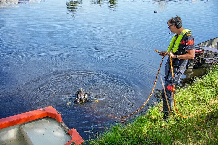 In beeld: Tientallen scheepswrakjes uit Nieuwe Vecht getakeld - Foto: Obbe Bakker