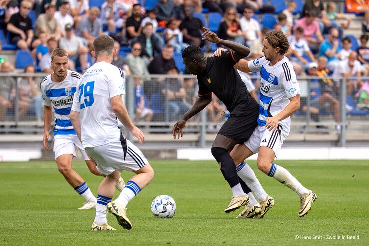 In beeld: PEC Zwolle verliest in eigen huis van Venezia FC - Foto: Hans Smit