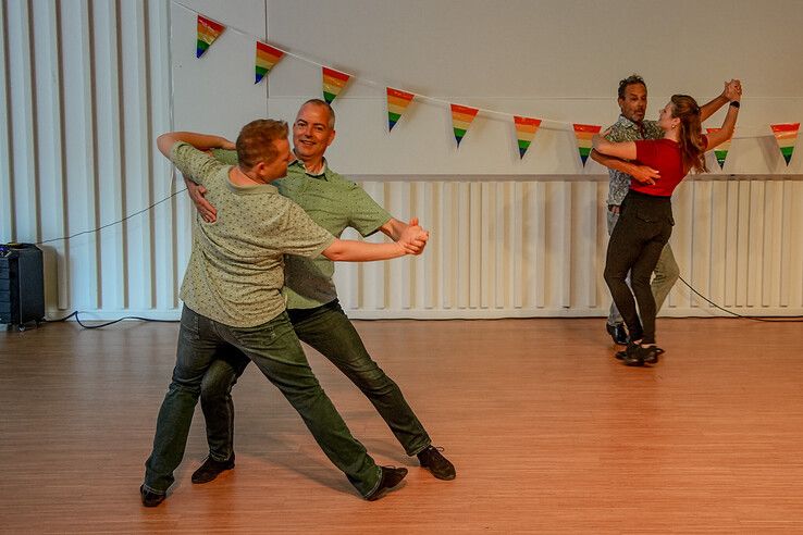 Stijldansen in de Roze Stadkamer. - Foto: Obbe Bakker