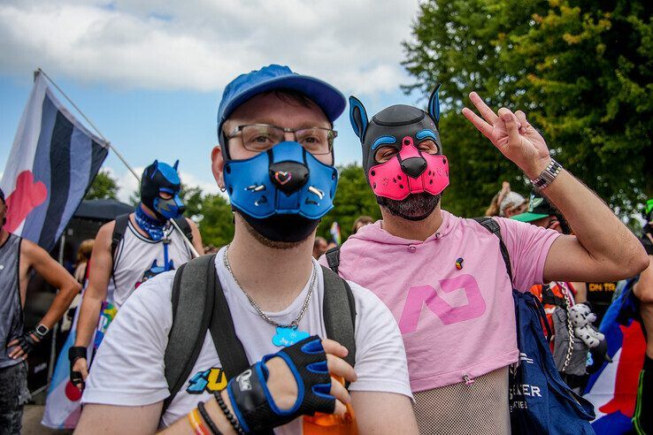 In beeld: Kleurrijke Zwolle Pride Parade trekt door de stad - Foto: Obbe Bakker