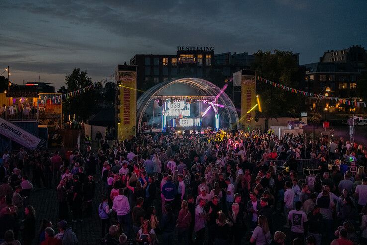 In beeld: Grote drukte in binnenstad bij Straatfestival - Foto: Geertjan Kuper