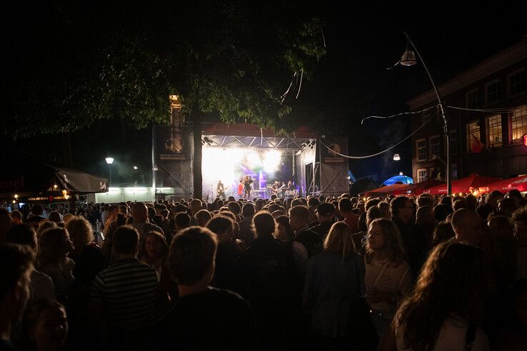 In beeld: Grote drukte in binnenstad bij Straatfestival - Foto: Geertjan Kuper