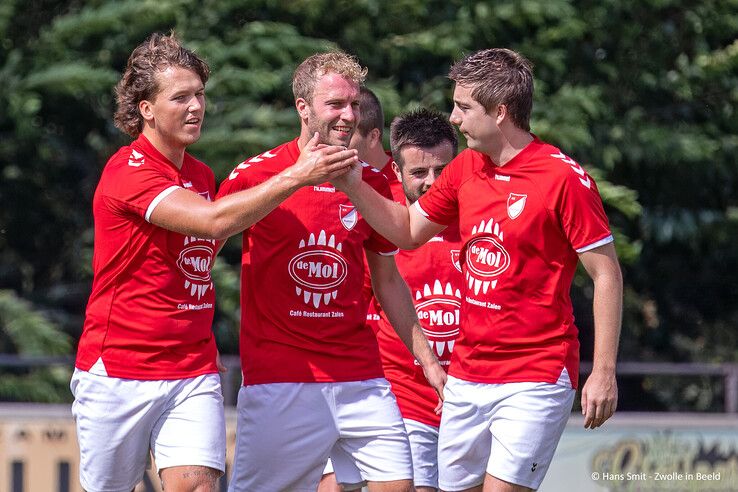 In beeld: Wijthmen wint oefenwedstrijd vrij simpel van SV Zwolle - Foto: Hans Smit