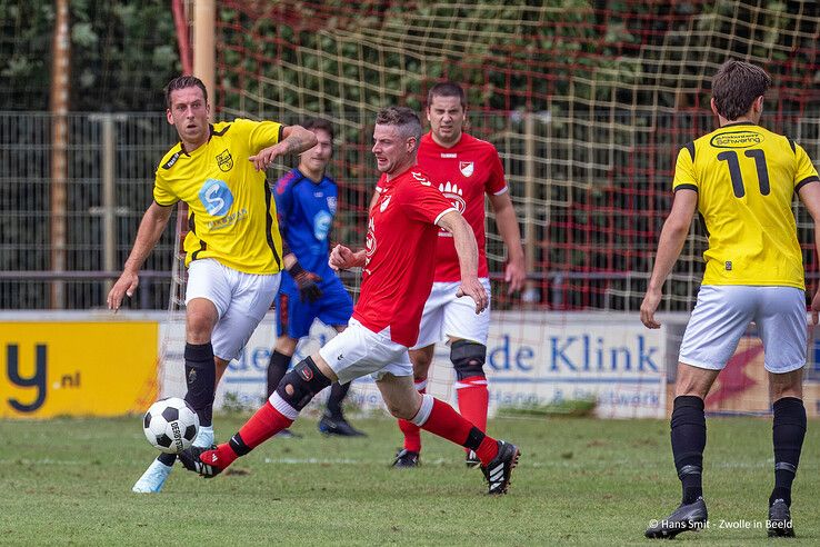 In beeld: Wijthmen wint oefenwedstrijd vrij simpel van SV Zwolle - Foto: Hans Smit