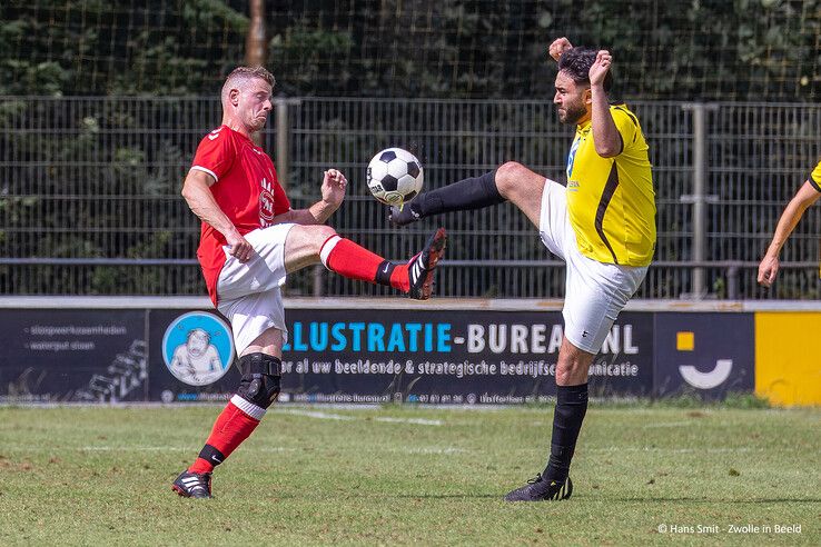 In beeld: Wijthmen wint oefenwedstrijd vrij simpel van SV Zwolle - Foto: Hans Smit