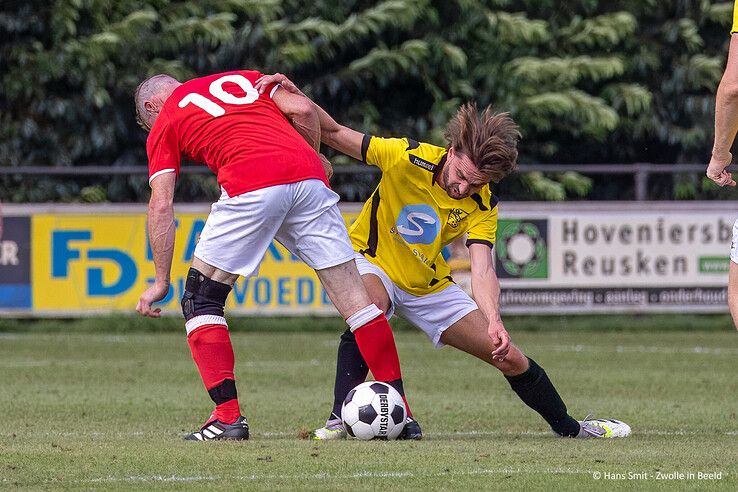 In beeld: Wijthmen wint oefenwedstrijd vrij simpel van SV Zwolle - Foto: Hans Smit