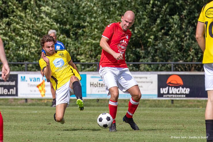 In beeld: Wijthmen wint oefenwedstrijd vrij simpel van SV Zwolle - Foto: Hans Smit