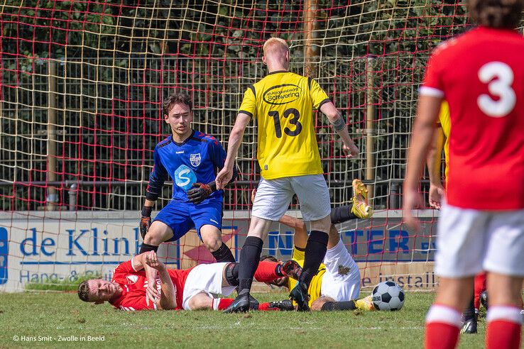 In beeld: Wijthmen wint oefenwedstrijd vrij simpel van SV Zwolle - Foto: Hans Smit