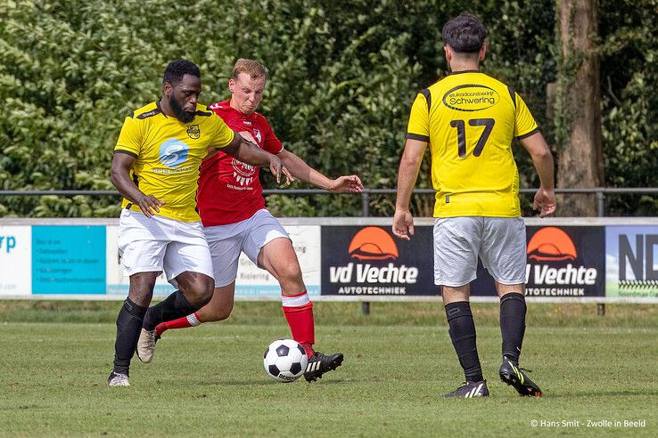 In beeld: Wijthmen wint oefenwedstrijd vrij simpel van SV Zwolle - Foto: Hans Smit