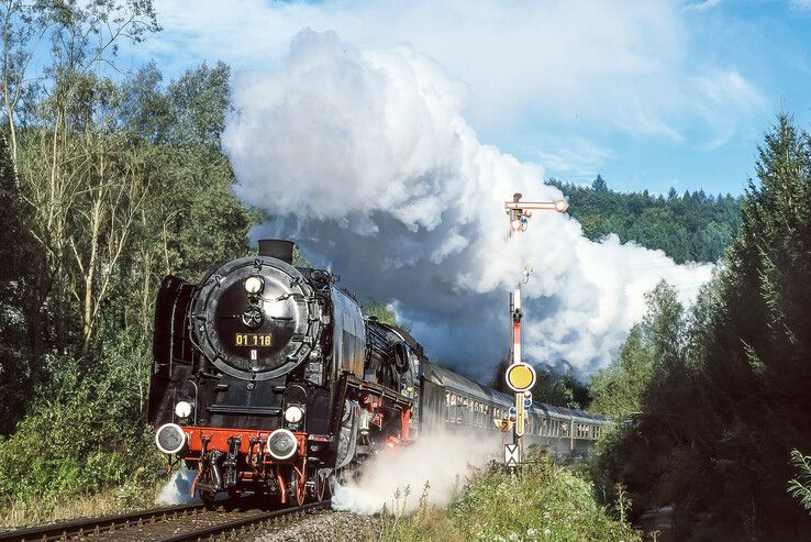 Een Duitse stoomtrein. - Foto: Bart van 't Grunewold