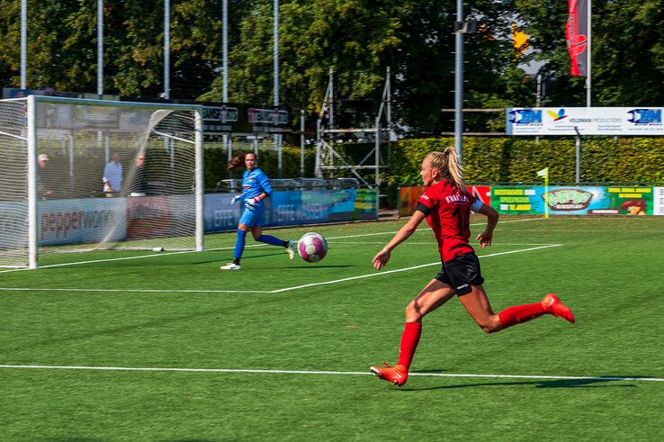 In beeld: Be Quick ’28 Vrouwen met speels gemak langs SC Stiens - Foto: Peter Denekamp