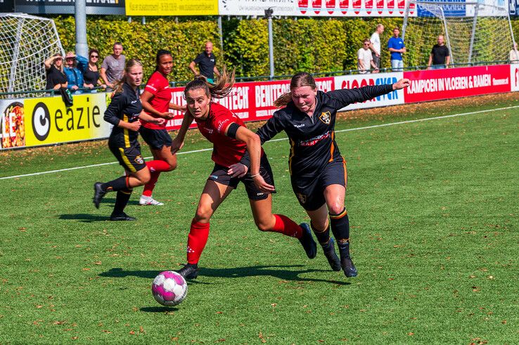 In beeld: Be Quick ’28 Vrouwen met speels gemak langs SC Stiens - Foto: Peter Denekamp