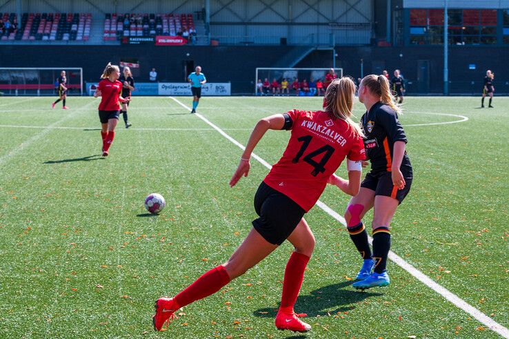 In beeld: Be Quick ’28 Vrouwen met speels gemak langs SC Stiens - Foto: Peter Denekamp