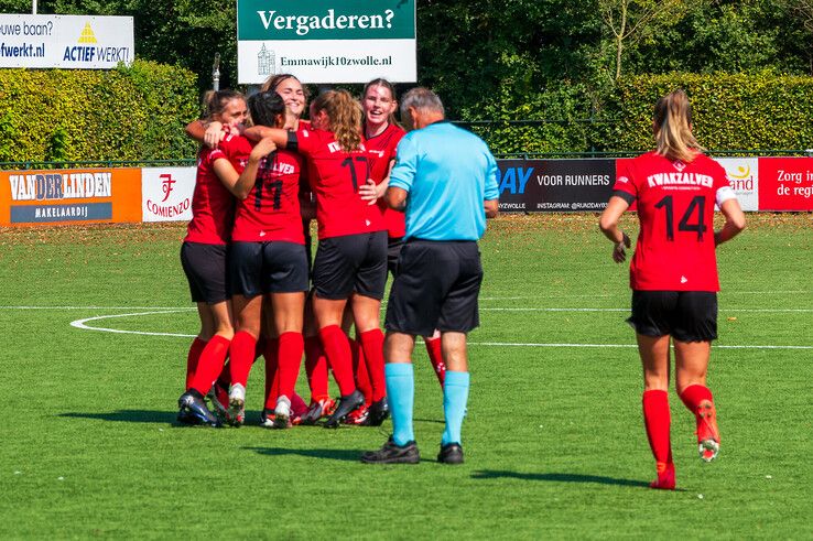 In beeld: Be Quick ’28 Vrouwen met speels gemak langs SC Stiens - Foto: Peter Denekamp