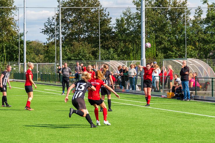 In beeld: Be Quick Vrouwen verslaat Sint Annaparochie in bekertoernooi - Foto: Peter Denekamp