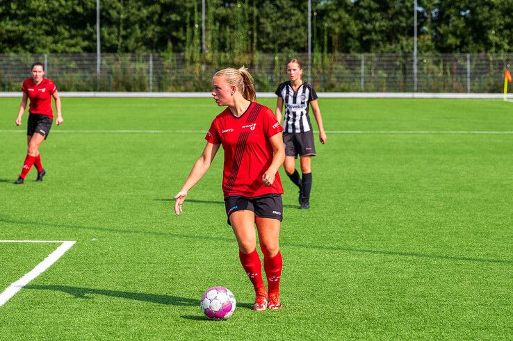 In beeld: Be Quick Vrouwen verslaat Sint Annaparochie in bekertoernooi - Foto: Peter Denekamp