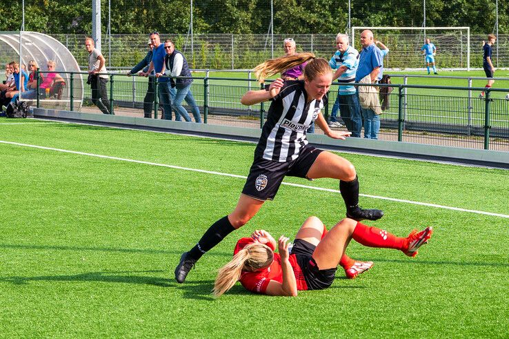 In beeld: Be Quick Vrouwen verslaat Sint Annaparochie in bekertoernooi - Foto: Peter Denekamp