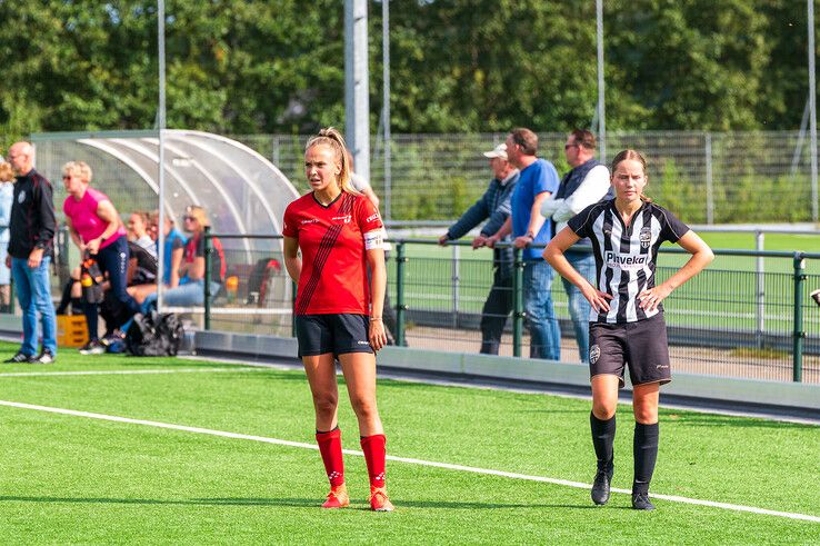 In beeld: Be Quick Vrouwen verslaat Sint Annaparochie in bekertoernooi - Foto: Peter Denekamp