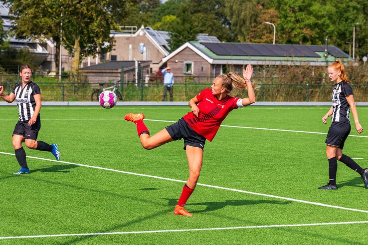 In beeld: Be Quick Vrouwen verslaat Sint Annaparochie in bekertoernooi - Foto: Peter Denekamp