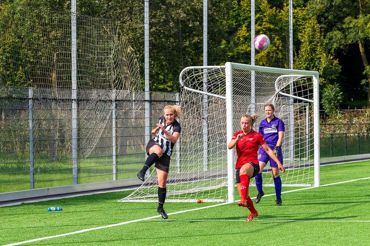 In beeld: Be Quick Vrouwen verslaat Sint Annaparochie in bekertoernooi - Foto: Peter Denekamp