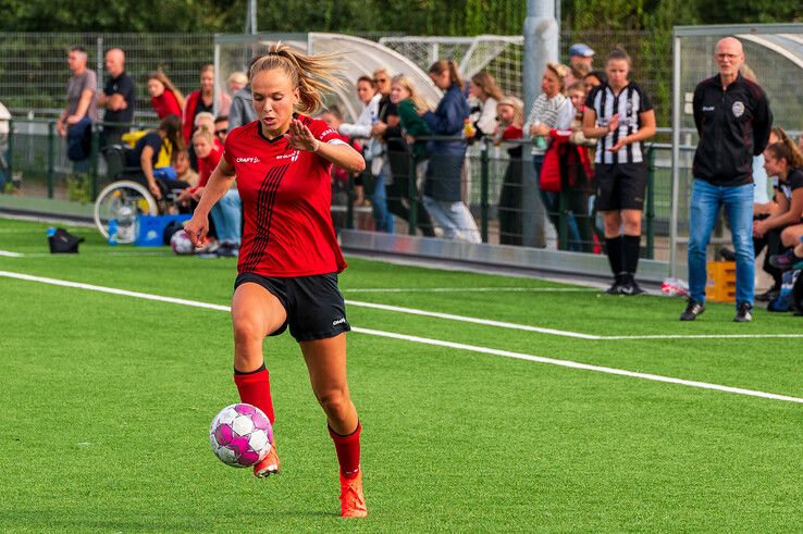 In beeld: Be Quick Vrouwen verslaat Sint Annaparochie in bekertoernooi - Foto: Peter Denekamp