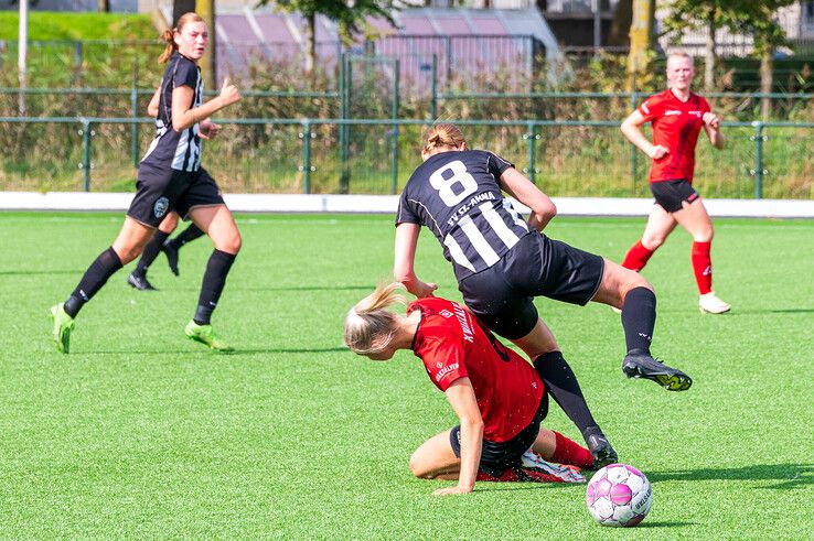 In beeld: Be Quick Vrouwen verslaat Sint Annaparochie in bekertoernooi - Foto: Peter Denekamp