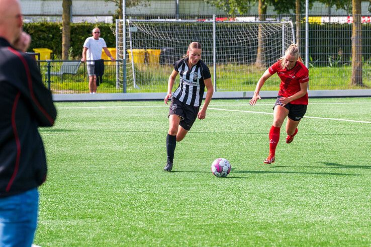 In beeld: Be Quick Vrouwen verslaat Sint Annaparochie in bekertoernooi - Foto: Peter Denekamp