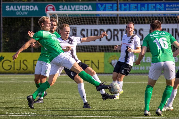 Na benauwde slotfase pakt Berkum drie punten tegen Heino - Foto: Hans Smit