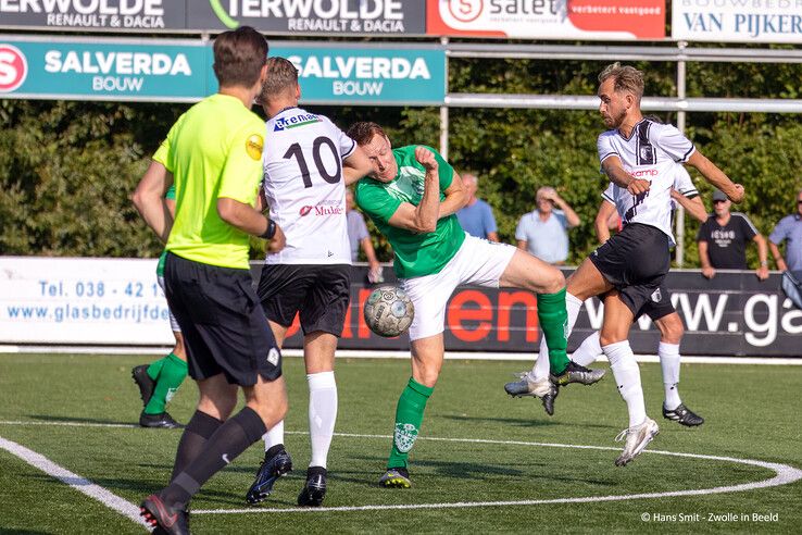 Na benauwde slotfase pakt Berkum drie punten tegen Heino - Foto: Hans Smit