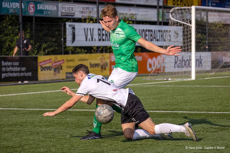 Na benauwde slotfase pakt Berkum drie punten tegen Heino - Foto: Hans Smit