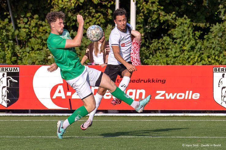 Na benauwde slotfase pakt Berkum drie punten tegen Heino - Foto: Hans Smit