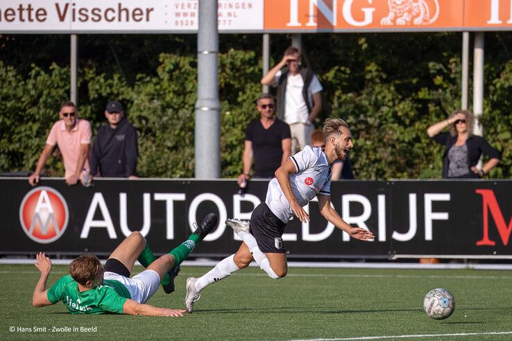 Na benauwde slotfase pakt Berkum drie punten tegen Heino - Foto: Hans Smit