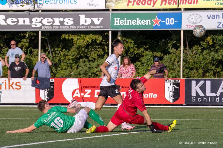 Na benauwde slotfase pakt Berkum drie punten tegen Heino - Foto: Hans Smit