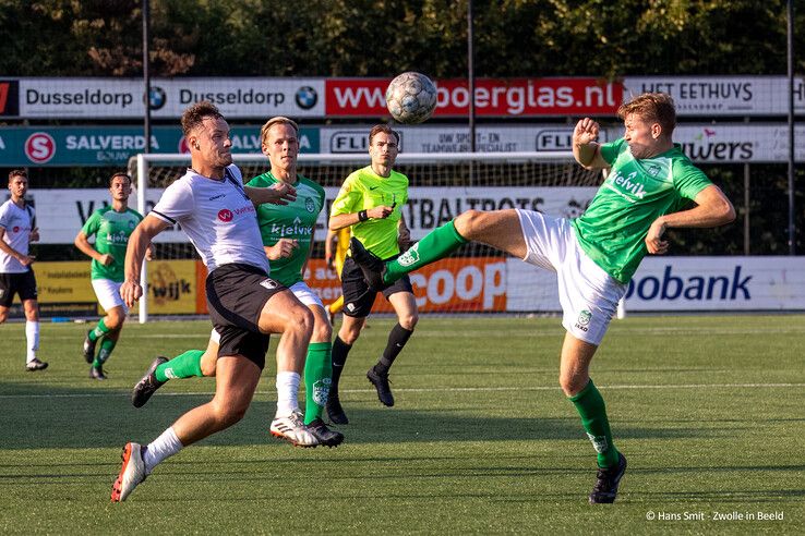 Na benauwde slotfase pakt Berkum drie punten tegen Heino - Foto: Hans Smit