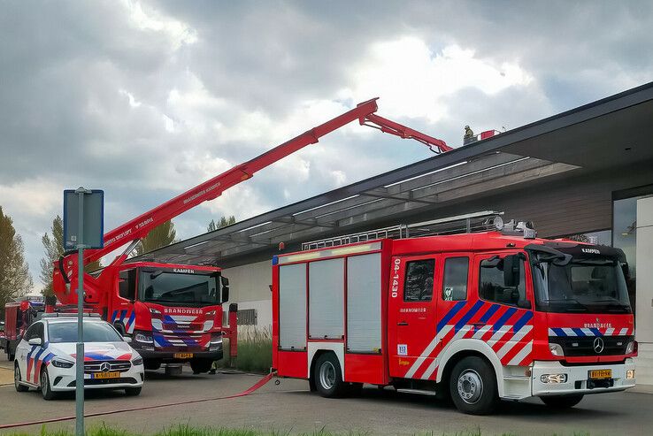 In een technische ruimte van zwembad De Steur brak brand uit. - Foto: Joop van Dijk